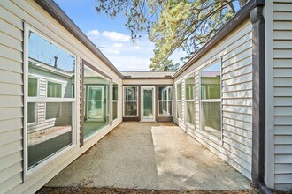 Building Photo - 13414 Ravensway Dr