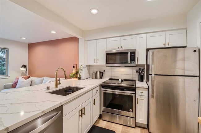 Available August 1st >> Stunning 1BR/1BA C... - Available August 1st >> Stunning 1BR/1BA C... Apartment