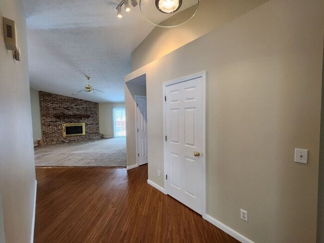 Building Photo - East Side Home Just Blocks From Baeslers And Meadows Shopping Center