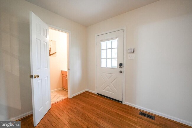 Building Photo - 4230 Avon Dr