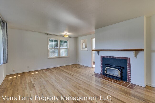 Building Photo - 4 br, 1.5 bath House - 16283 10th Ave NE