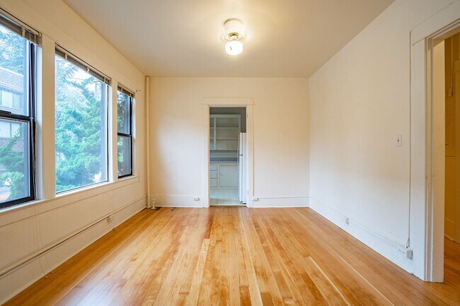 Interior Photo - Heights Court