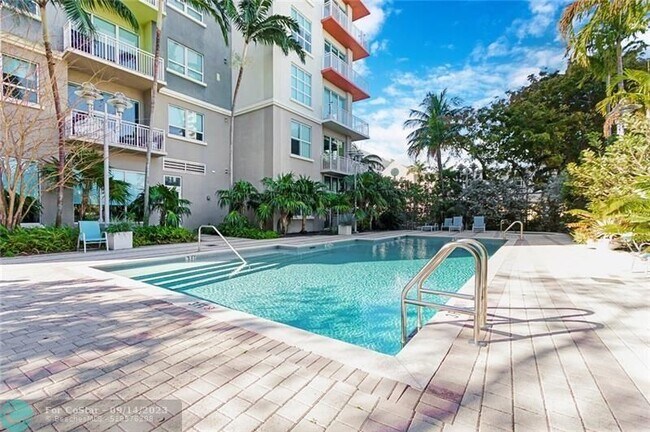 Foto del edificio - 313 NE 2nd St