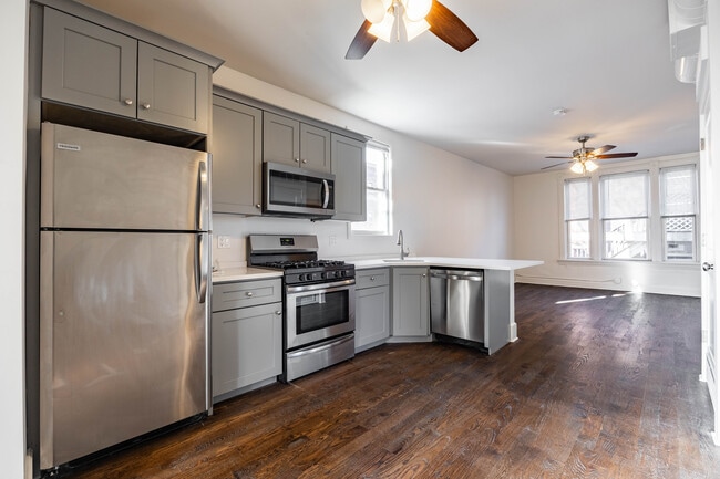 Building Photo - 3135 N Oakley Ave