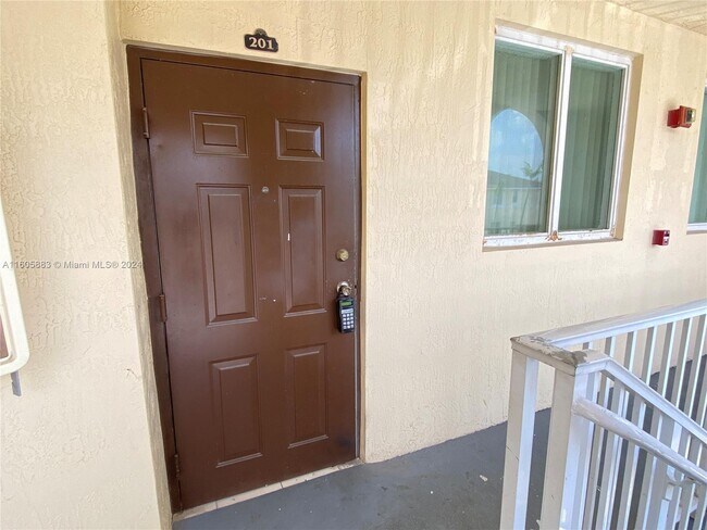 Foto del edificio - 1658 SE 28th Ct