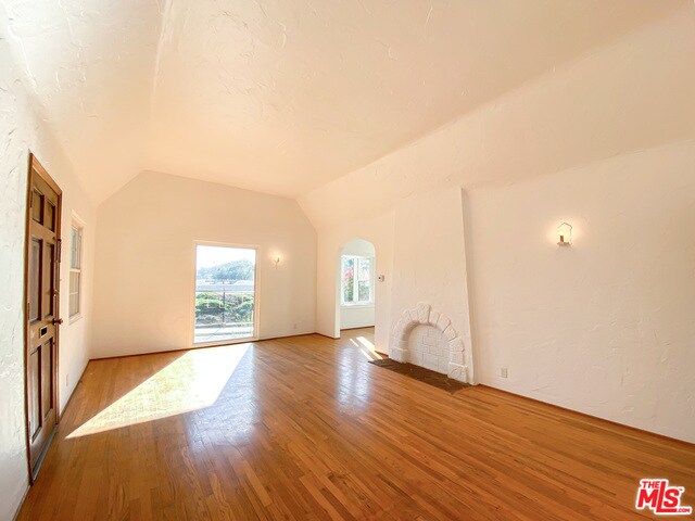 Building Photo - 2725 Tesla Ave