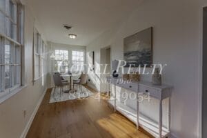 Building Photo - Fully Furnished Downtown Spacious 1 bedroom