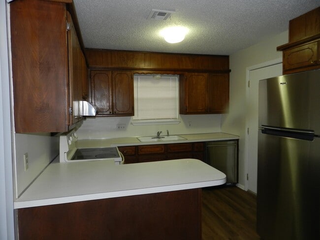 Building Photo - 4710 SE Sunnymeade
