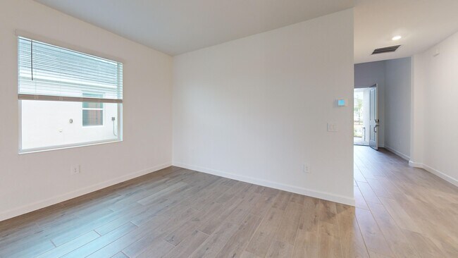 Building Photo - 7913 Lakes Edge Ln