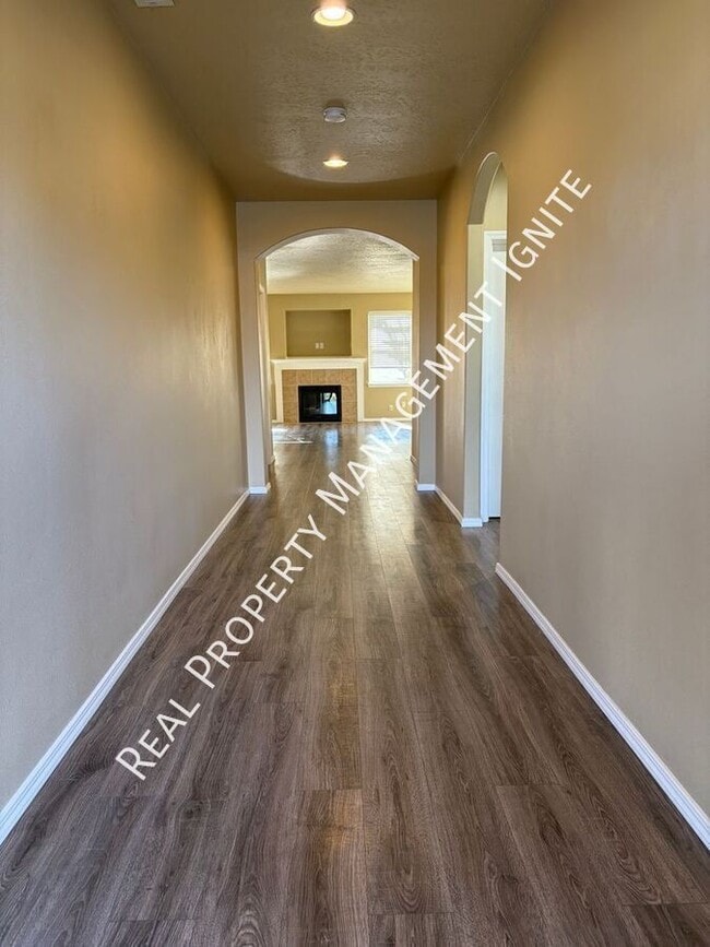 Building Photo - 332 SW Antler Ridge Ln