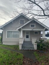 Building Photo - 904 Fairview Dr