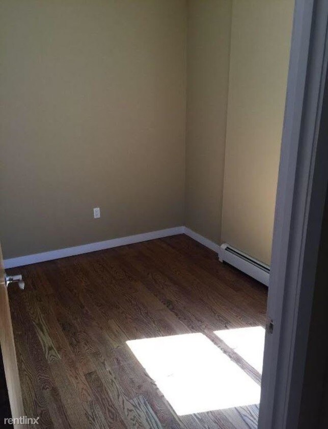 Primary Photo - 2585 Bedford Ave