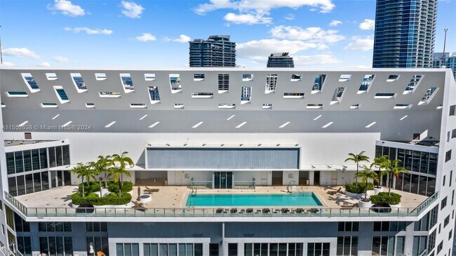 Foto del edificio - 1300 Brickell Bay Dr