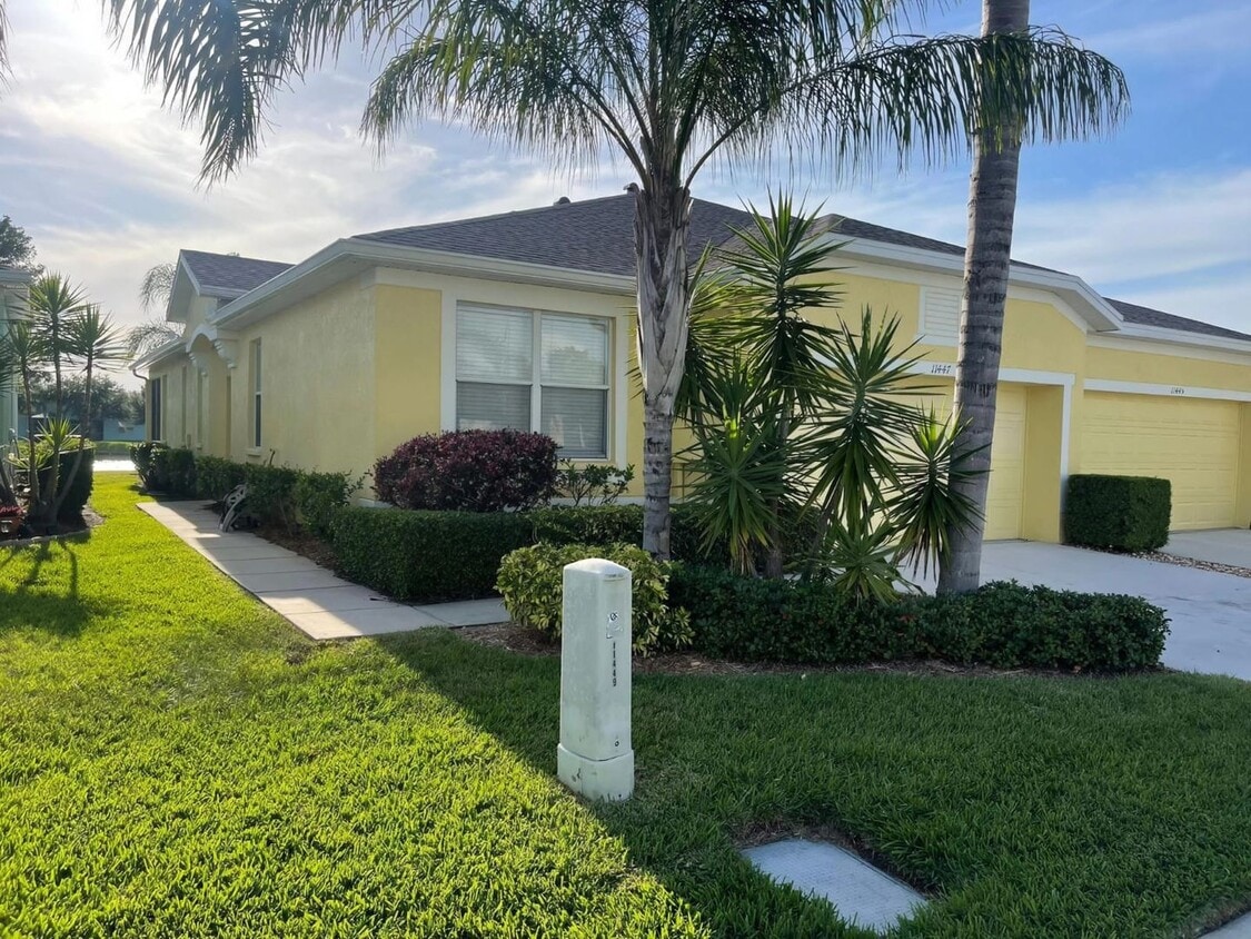 Primary Photo - Fully Furnished Townhouse with Water View ...