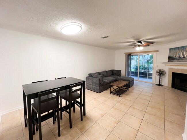 Building Photo - 7623 Baymeadows Cir W