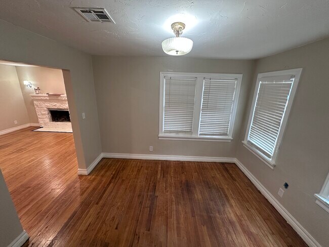 Dining Room looking into Living Room - 1118 Lombardy Rd