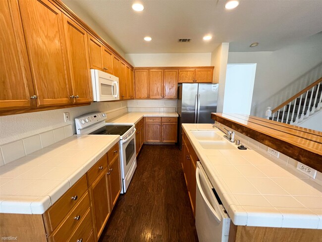 Building Photo - 5 br, 3 bath House - 2713 Nostalgia Street