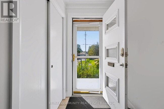 Building Photo - 123 Rollins Dr
