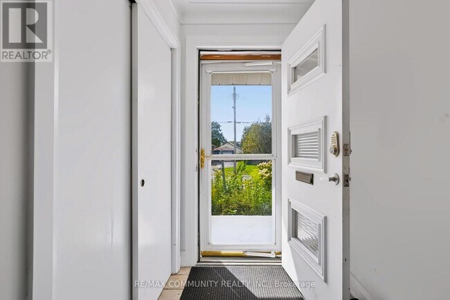 Photo du bâtiment - 123 Rollins Dr