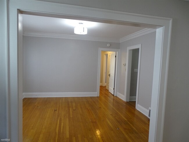 Building Photo - 6 br, 3 bath Duplex - 2217 Oakdale Road 2n...