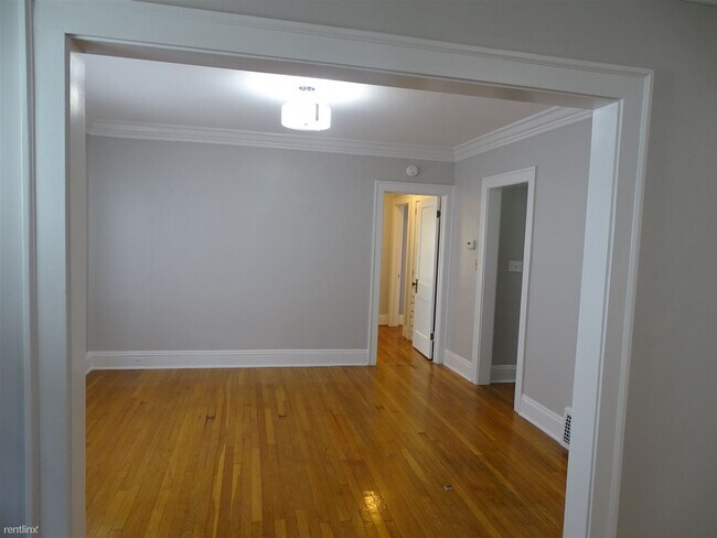 Foto del edificio - 6 br, 3 bath Duplex - 2217 Oakdale Road 2n...