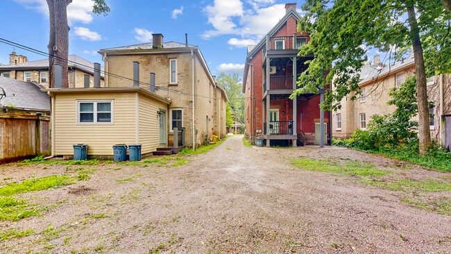 Building Photo - CHARACTER TWO BEDROOM LOFT APARTMENT IN WOODFIELD