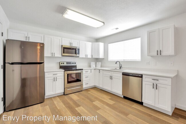Foto del edificio - 3 br, 2 bath House - 2037 N. 2165 W.