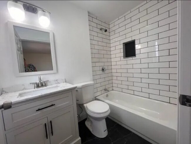 Building Photo - 67 Commodore St