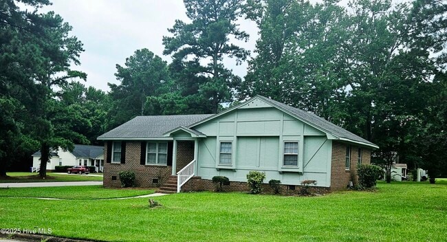 Building Photo - 201 Trey Dr