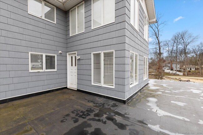 Foto del edificio - 300 Leetes Island Rd