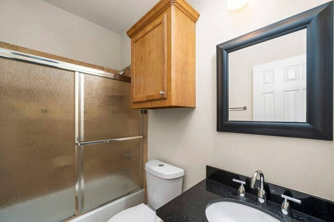 Foto del edificio - 5329 Egbert St