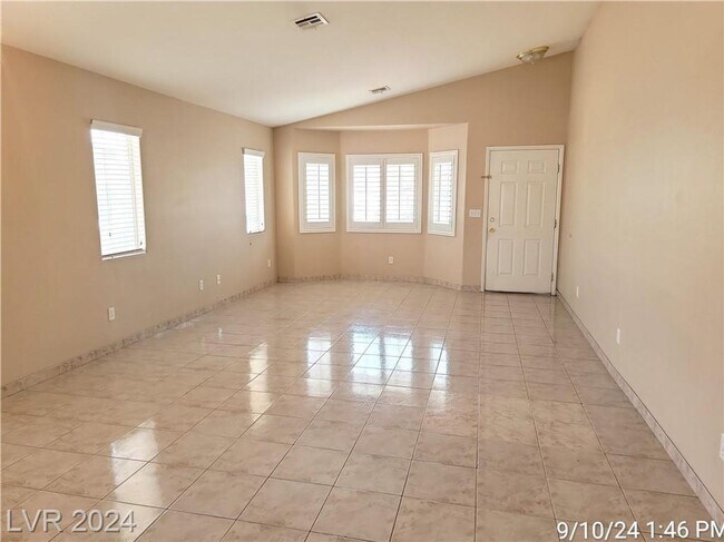 Foto del edificio - NLV SINGLE STORY WITH GORGEOUS TILE FLOORI...