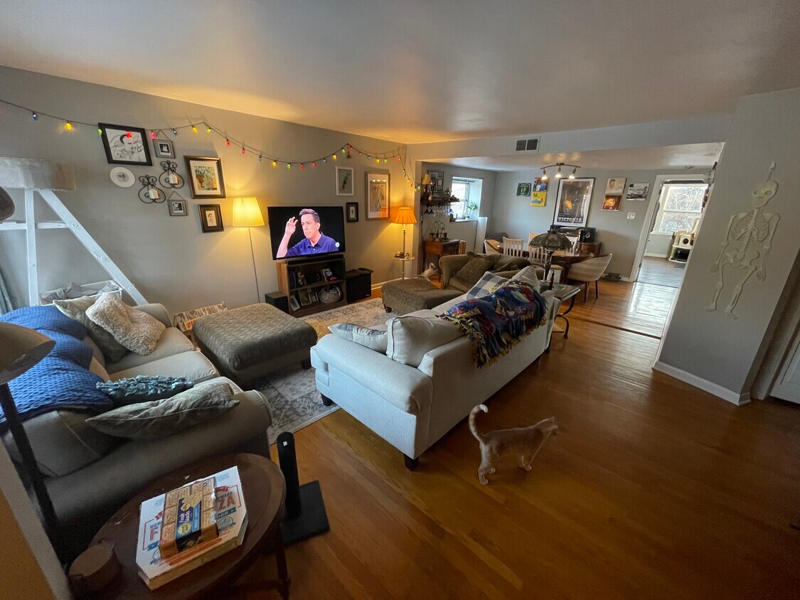 Foto principal - 8416 Gannon Ave