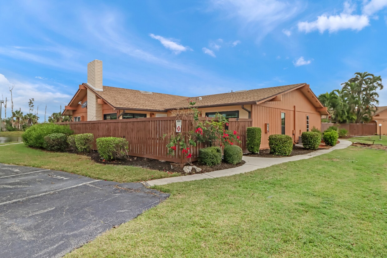 6384 Royal Woods Dr, Fort Myers, FL 33908 Townhome Rentals in Fort