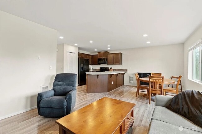 Building Photo - 1932 76th Ave SE