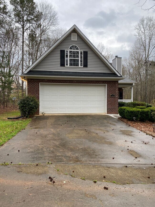 Building Photo - Pre-Leasing for March 1st- Lovely 3 bedroo...