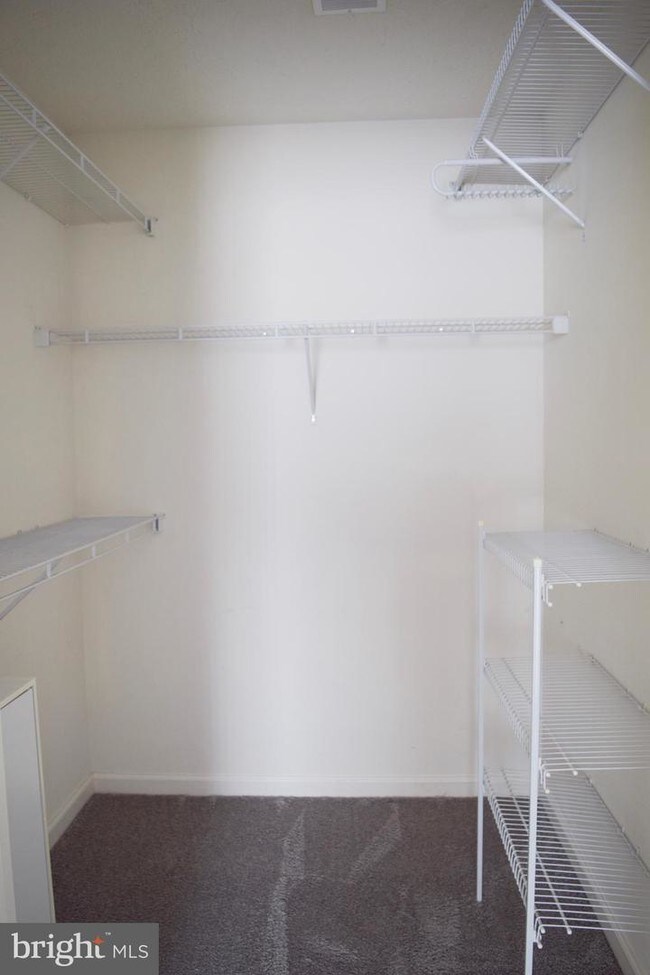 Foto del edificio - 5047 Marchwood Ct