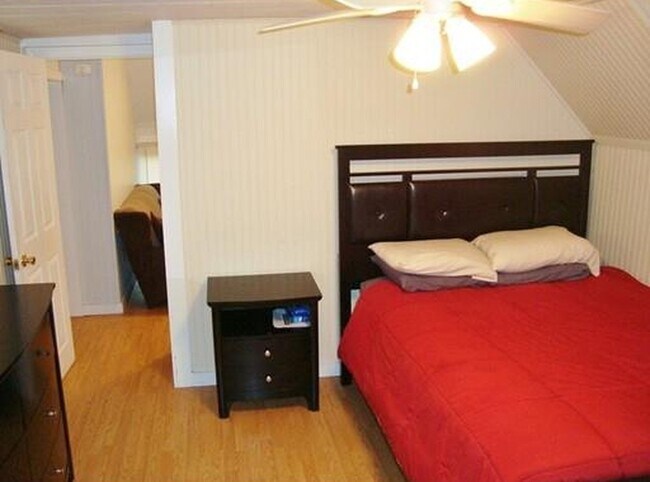 Building Photo - 8 Main St