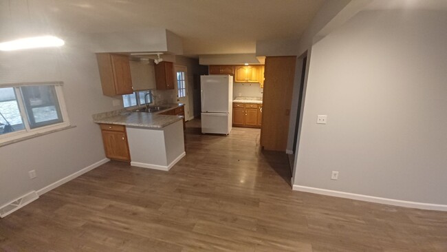 Building Photo - Spacious 3 Bedroom 1.5 Bath Located in Was...