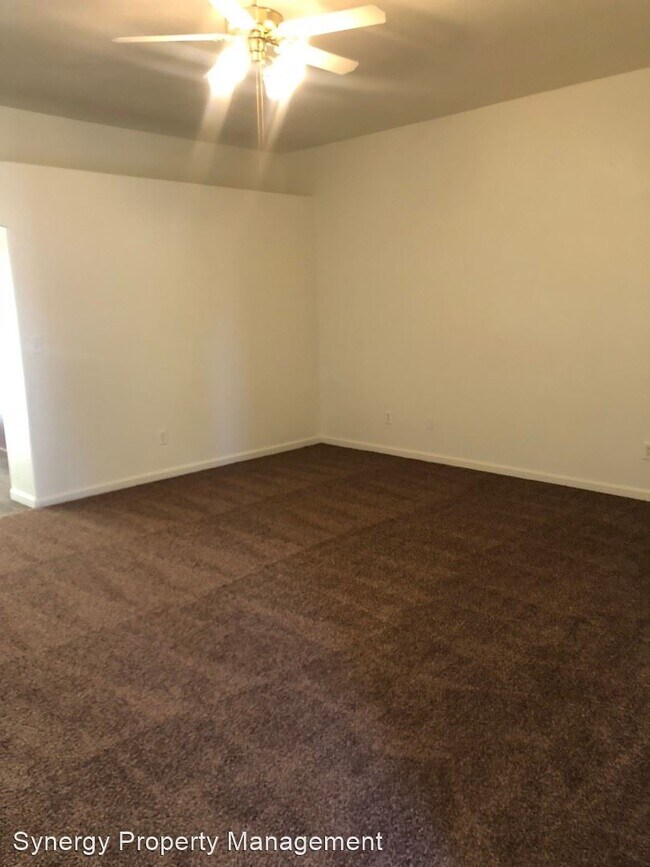 Building Photo - 4 br, 2 bath House - 2813 Tapo Ridge Dr