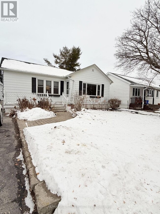 Building Photo - 68 Montreal St