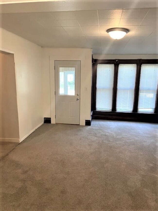 Foto del edificio - 5 bedroom single family home in great Vill...