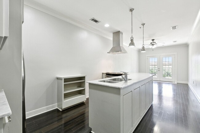 Foto del edificio - Perkins Palms Condominiums - 2 Bedroom Available Now