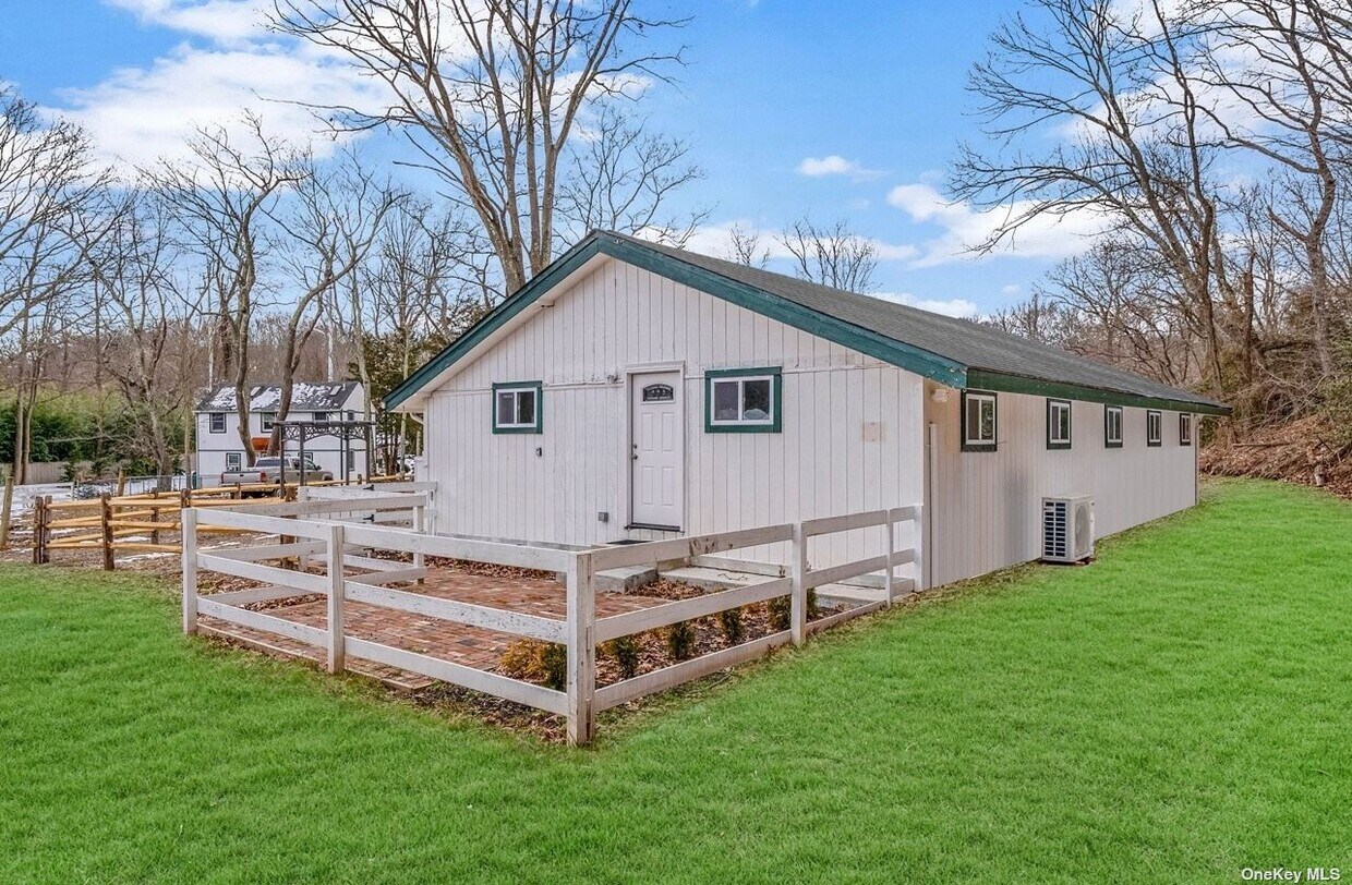 6 Whitney Ln, Woodbury, NY 11797 House Rental in Woodbury, NY