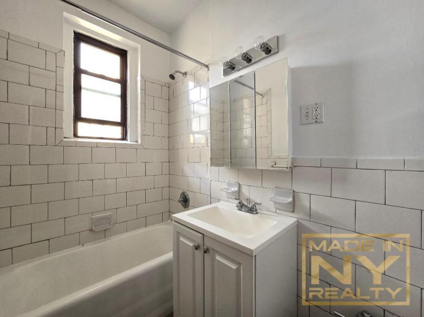 Foto del edificio - 0 bedroom in ASTORIA NY 11102
