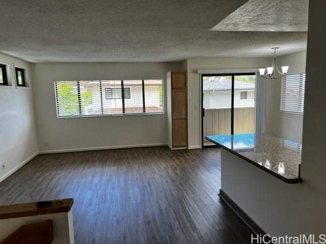 Building Photo - 99-840-840 Holoai St