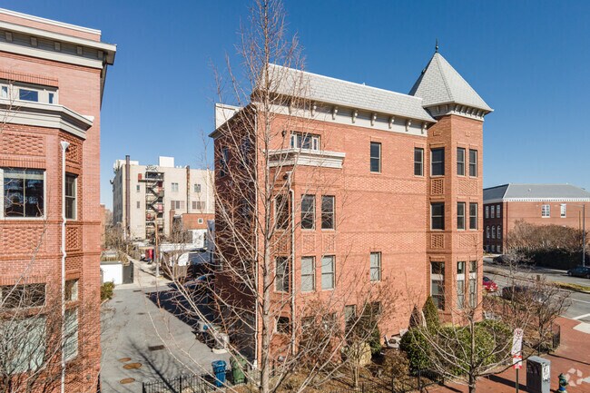 Building Photo - 1900 Vermont Ave NW
