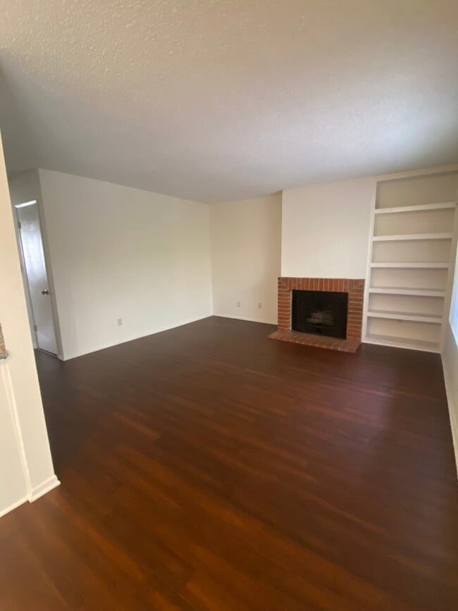 Foto del edificio - 3414 Jasmine Ave