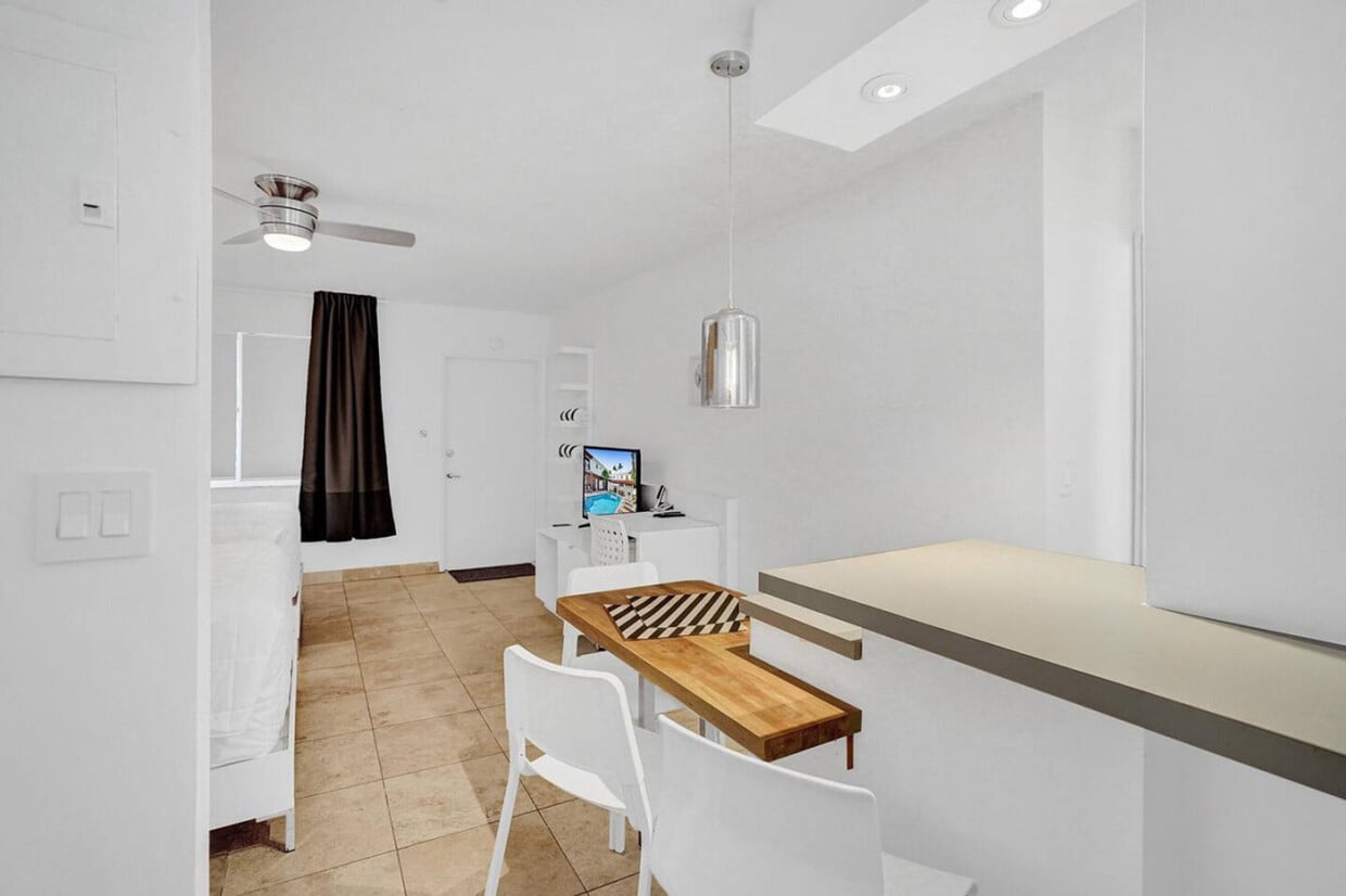Foto principal - 3215 NE 7th St
