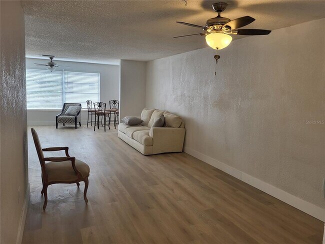 Foto del edificio - 5521 80th St N